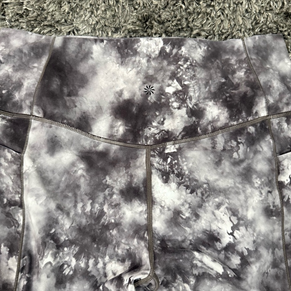 Athleta Salutation Stash Pocket Supernova Capri in Black, Size XL Tall - Picture 10 of 11